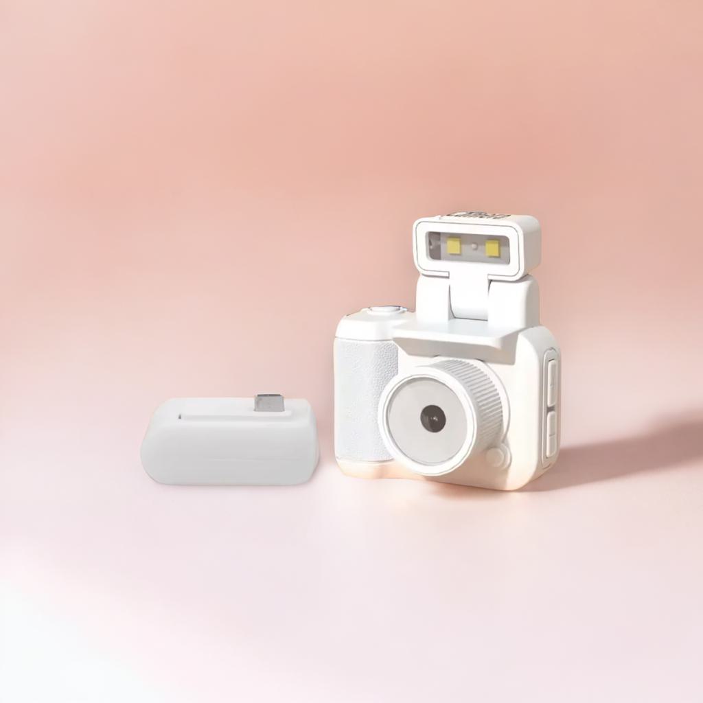 SnapVibe™ – Retro Mini Camera HD 1080p z Ekranem, Lampą Błyskową i Stacją Dokującą